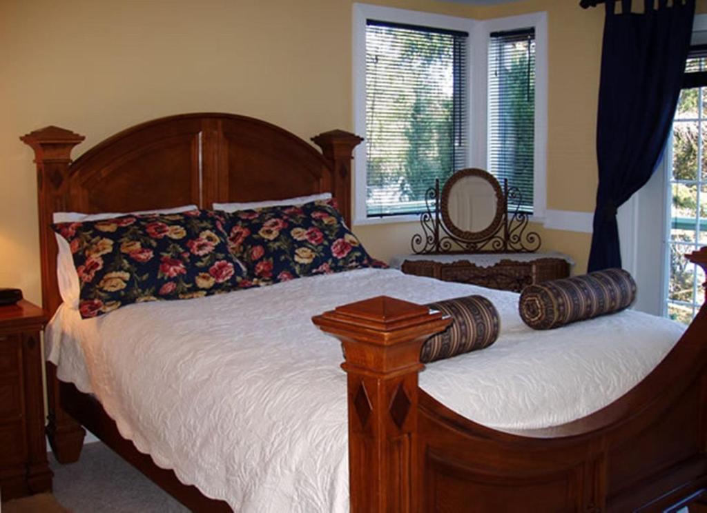 Arbutus Point Oceanfront B And B Long Harbour Номер фото