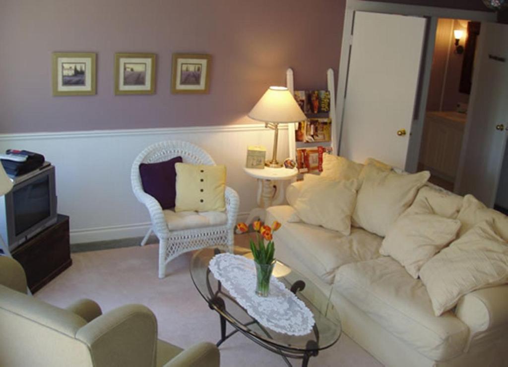 Arbutus Point Oceanfront B And B Long Harbour Номер фото